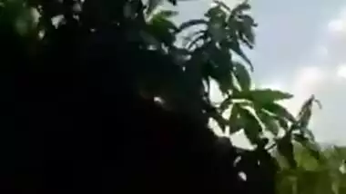 Desi village bhabi show her pussy on outdoor