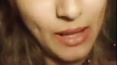 Sexy Indian Girl Showing Her Boobs