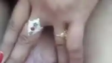 Indian tamil bhabhi rub her vagina