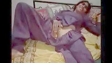 Desi Village Aunty Outdoorshow Her Pussy indian xxx movie