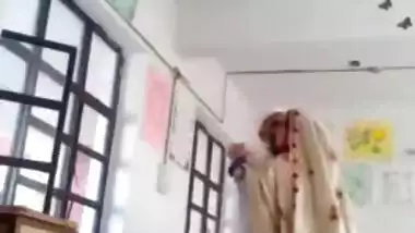 School Peon Fuck Teacher Bhabi in Classroom