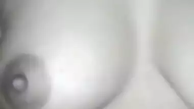 Desi Cute Babe boob show