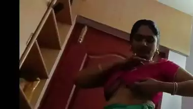 Tamil wife wearing blouse after boobs show to hubby