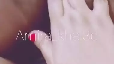 البث كامل بالوضعية اللي يعشقه ديوثي ( زبه في كسي وصبعي في طيزه) البث 