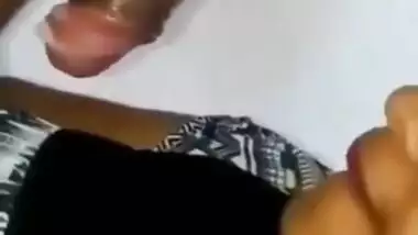 කෑල්ල පයිය උගුරටම දාගෙන කටට ගත්තා 