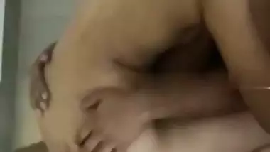 Desi slut threesome sex with clients in OYO room