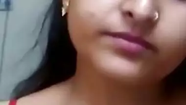 Hoot Desi Posing for Boos on Official Trp