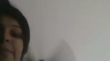 Beautiful girl pussy show MMS to test her loverâ€™s sex nerves