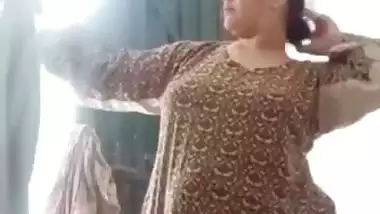 Bangladeshi big boobs mom bathing viral nude video