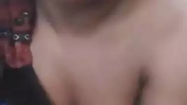 Adorable Indian girl sings XXX song making viewers in mood for sex