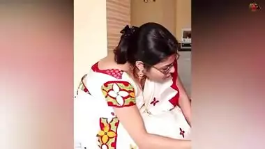 Sexy desi Deep Cleavage Expose Captured