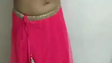 Good-looking Indian dancer during performance flashes small XXX tits