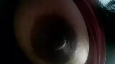 Desi slut thinks her XXX tits are too sexy not to be exposed worldwide