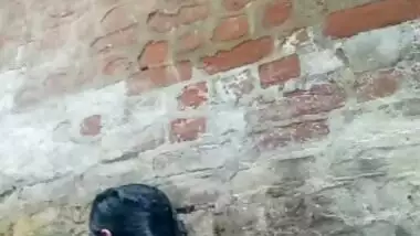 Desi cute bhabi outdoor bath