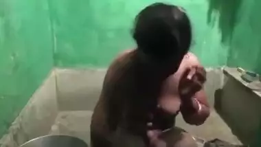 Woman turns into a porn celebrity when Desi husband starts filming her