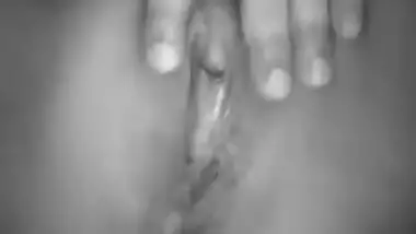 Lovers of Desi porn will be glad to see this beautiful shaved pussy