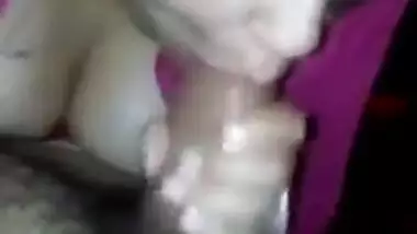 Sexy desi girl sucking cock deepthroat