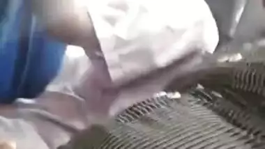 Cum on sri lankan aunty in bus!!!