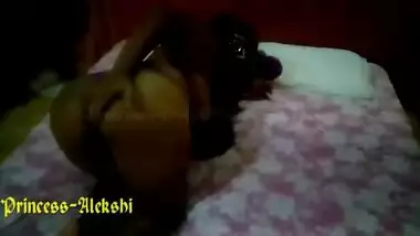 Desi aunty showing her big ass