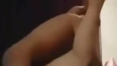 الديوث الخليجي سعود جايب لزوجته فحل خلاها تبكي من النيك