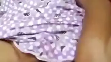 Indian girl masturbation MMS with a big cucumber