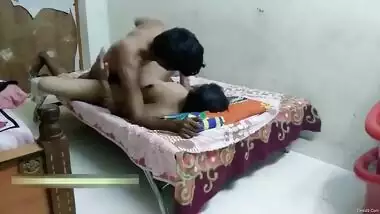 Telugu aunty gets sex with her husband’s best friend! Desi MMS porn