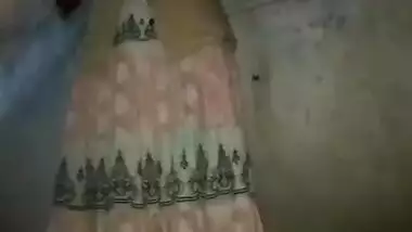 Sexy Girl Showing Nude In Bathroom