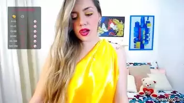 Beauty in Saree Pressing her boobs