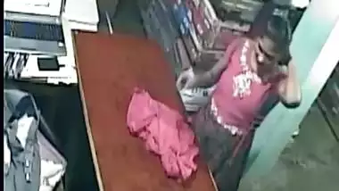Indian Shopowner with salesgirl hardcore XXX leaks
