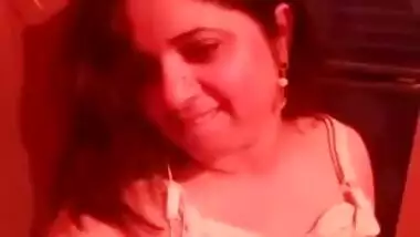 Desi woman demonstrates on cam XXX tits and vagina that crave for sex